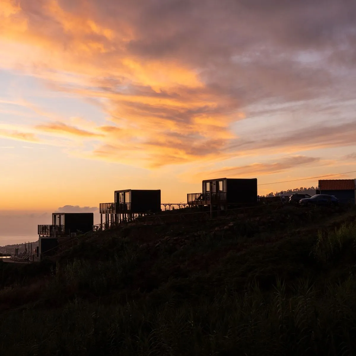 Os três lodges ao entardecer